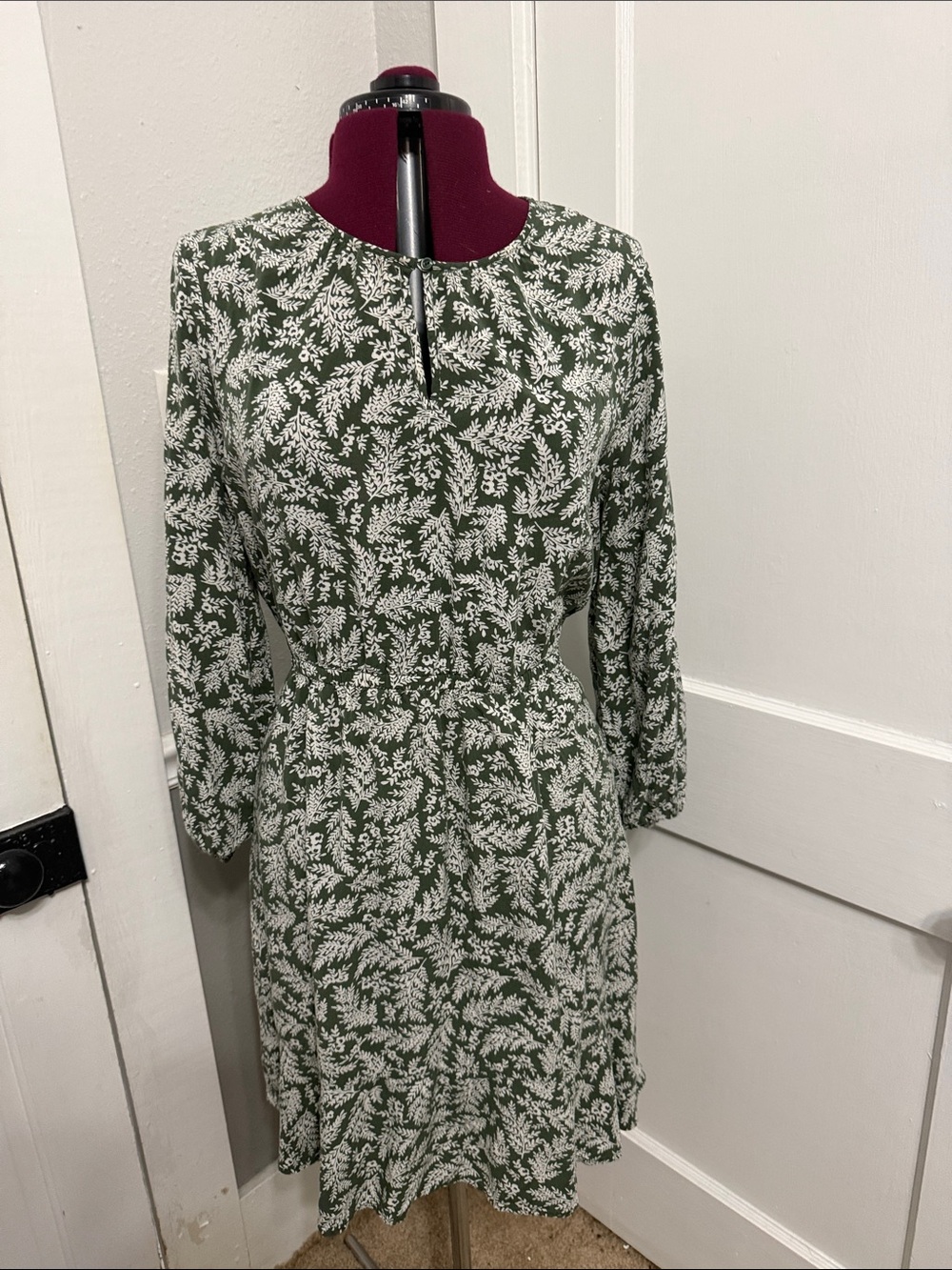 Old Navy Green Botanical-Print Long Sleeve Dress